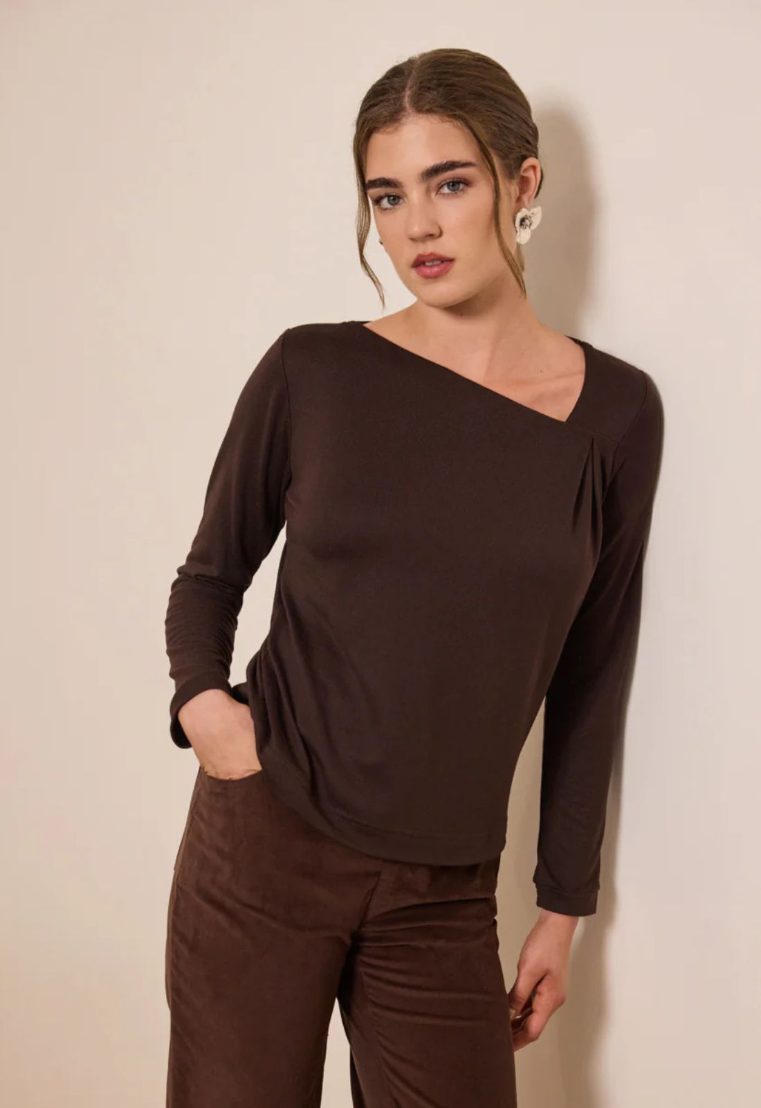 ΜΠΛΟΥΖΑ ΜΕ ΑΣΥΜΜΕΤΡΟ ΝΤΕΚΟΛΤΕ-ESPRESSO