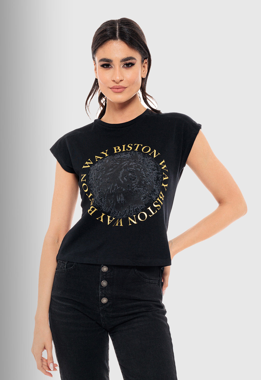 T-SHIRT ΒΑΜΒΑΚΕΡΟ ΜΕ ΤΥΠΩΜΑ "BISTON WAY"-ΜΑΥΡΟ