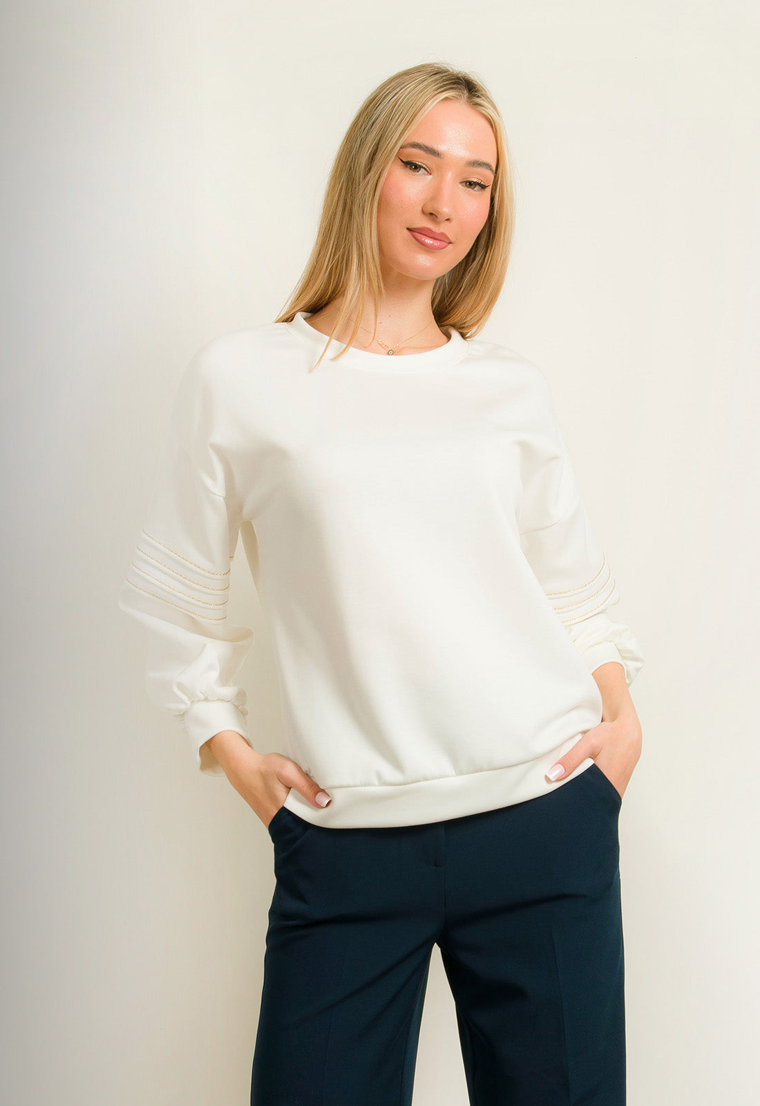 ΜΠΛΟΥΖΑ ΤΥΠΟΥ ΦΟΥΤΕΡ ΜΕ ΣΧΕΔΙΟ ΣΤΟ ΜΑΝΙΚΙ-ΛΕΥΚΗ