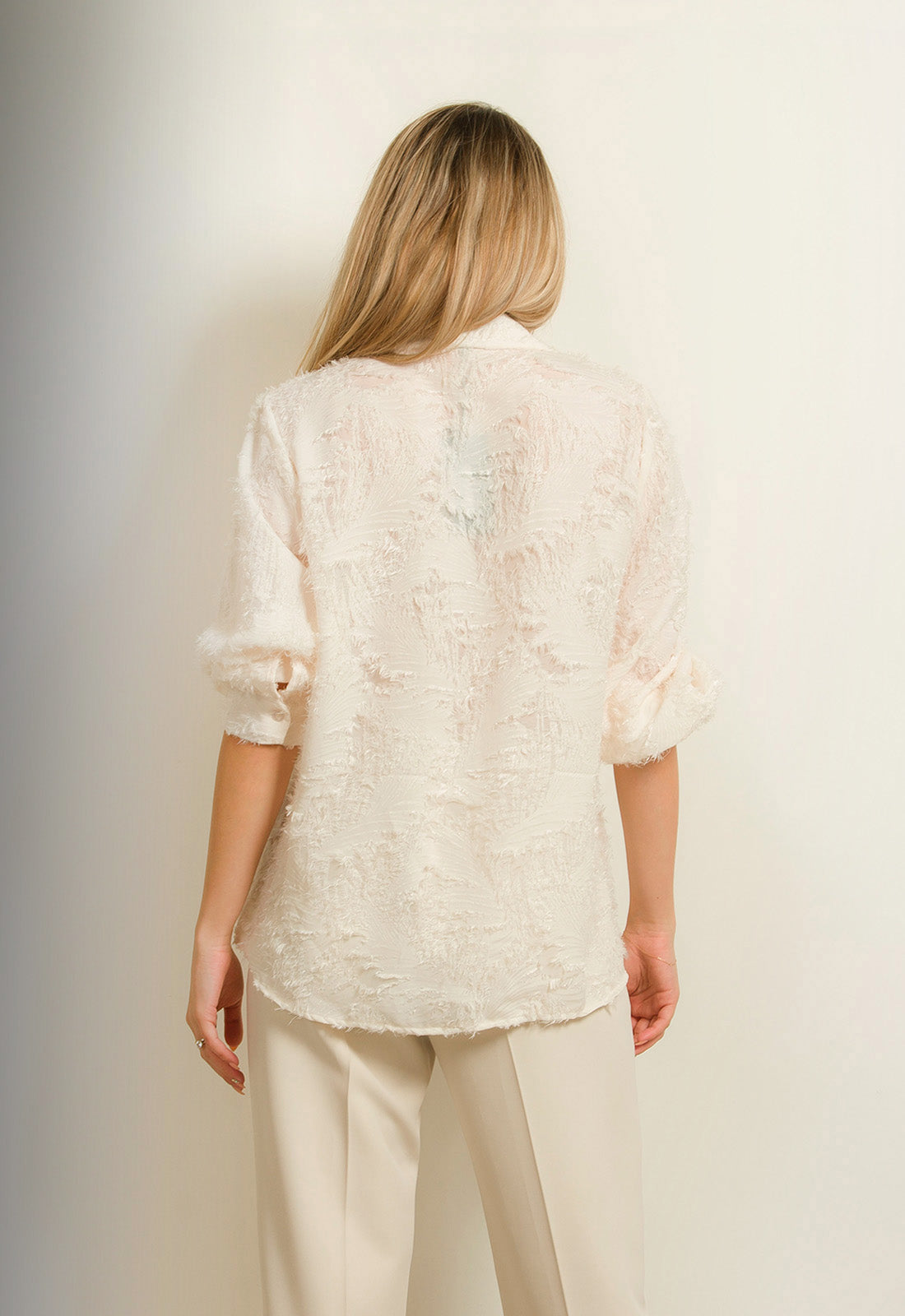 ΠΟΥΚΑΜΙΣΟ ΜΕ ΑΝΑΓΛΥΦΟ ΧΝΟΥΔΩΤΟ ΣΧΕΔΙΟ-ΕΚΡΟΥ