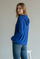 ΜΠΛΟΥΖΑ ΒΑΜΒΑΚΕΡΗ ΜΕ ΚΟΥΚΟΥΛΑ-ΜΠΛΕ ΡΟΥΑ