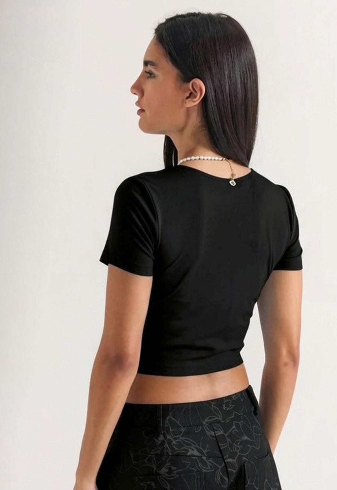 ΜΠΛΟΥΖΑΚΙ CROP TOP ΕΦΑΡΜΟΣΤΟ-ΜΑΥΡΟ