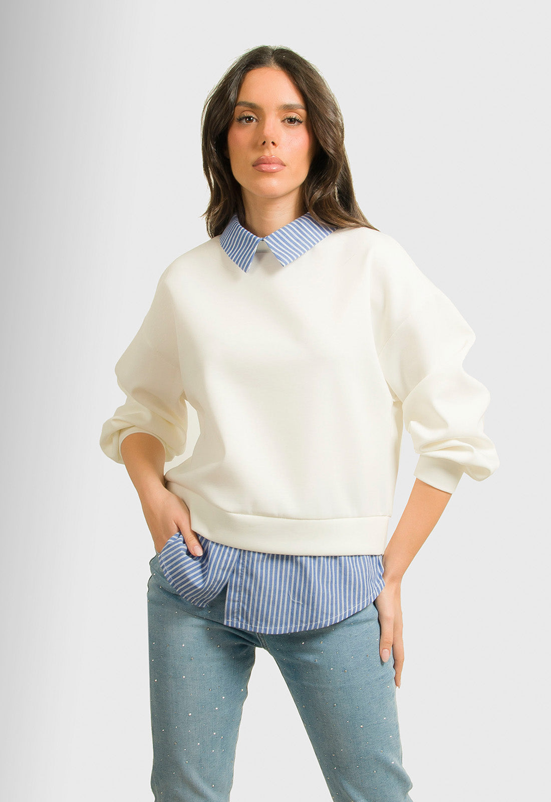 ΜΠΛΟΥΖΑ ΜΕ ΛΕΠΤΟΜΕΡΕΙΕΣ ΠΟΥΚΑΜΙΣΟΥ-ΛΕΥΚΗ