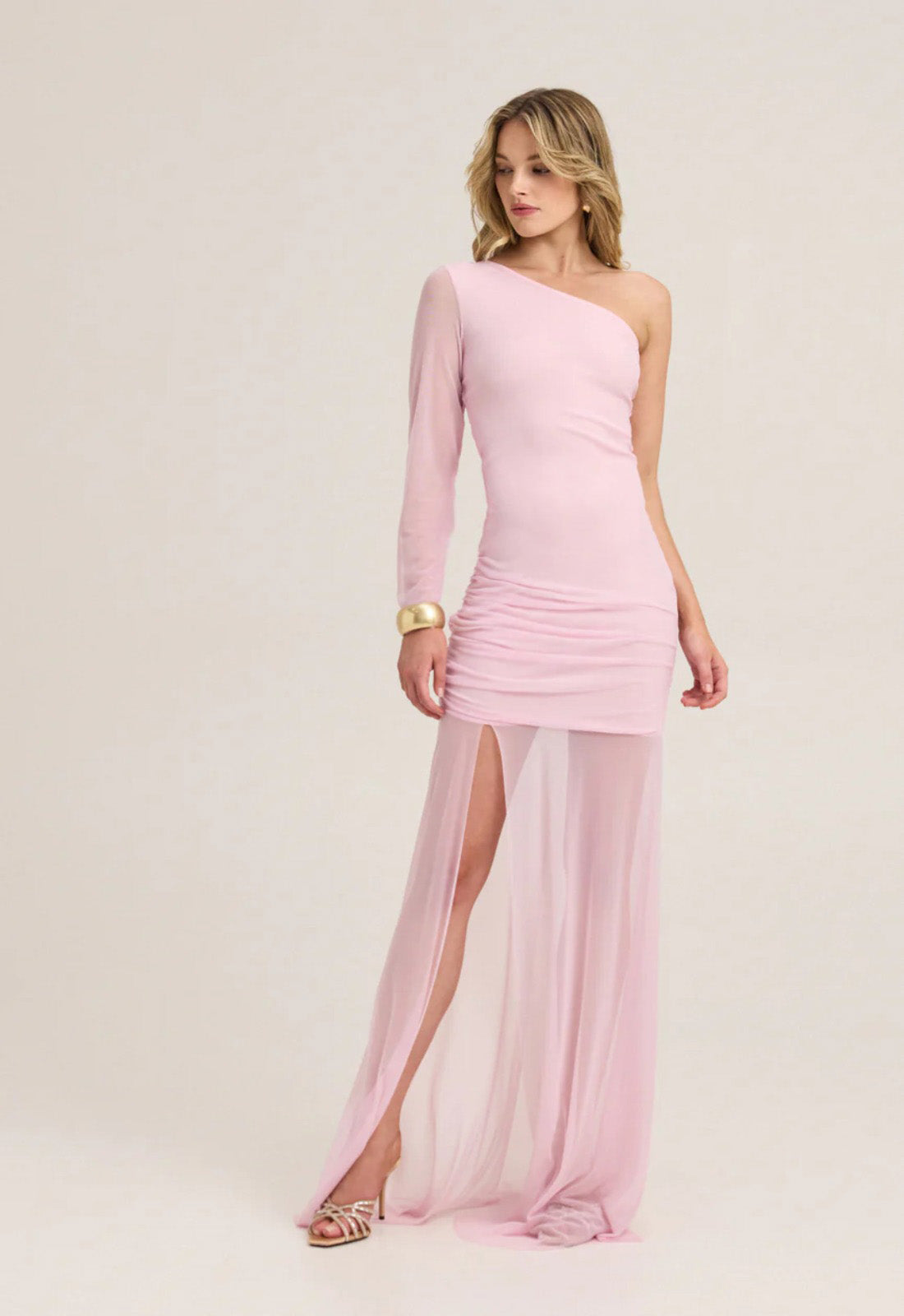 ΦΟΡΕΜΑ MAXI OFF-SHOULDER ΜΕ ΔΙΑΦΑΝΕΙΑ-ΡΟΖ