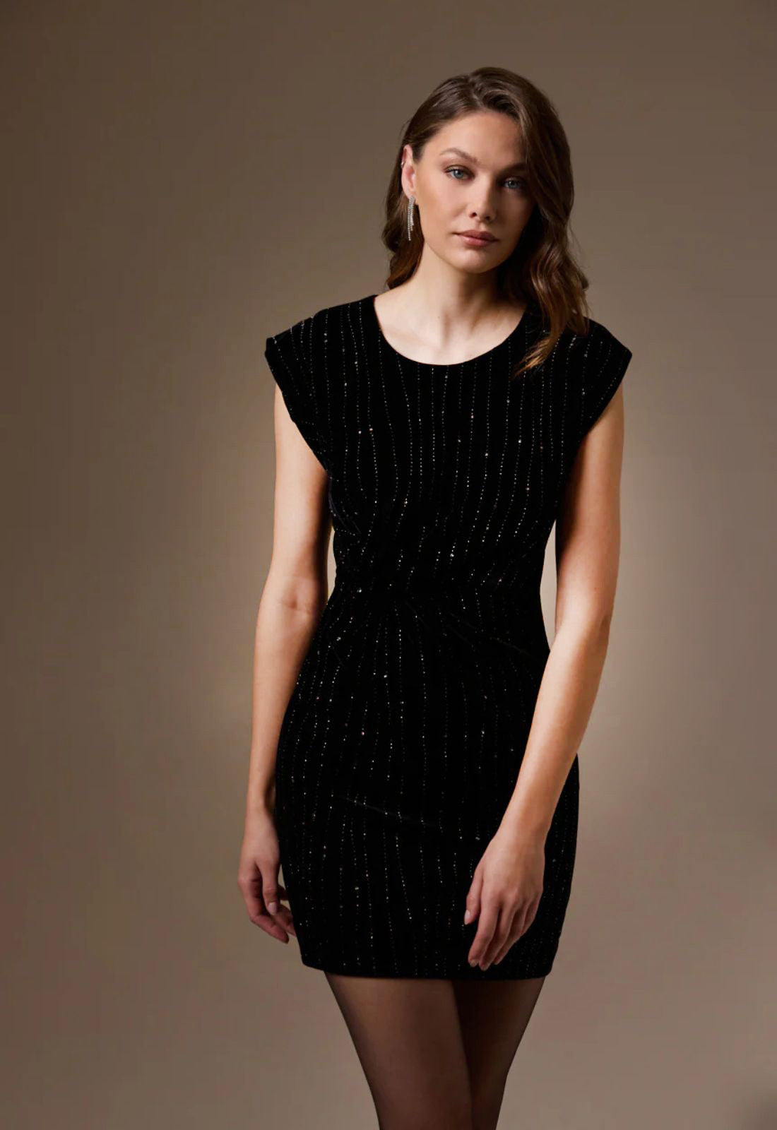 ΦΟΡΕΜΑ ΜΙΝΙ ΒΕΛΟΥΔΟ ΜΕ ΓΚΛΙΝΤΕΡ-ΜΑΥΡΟ